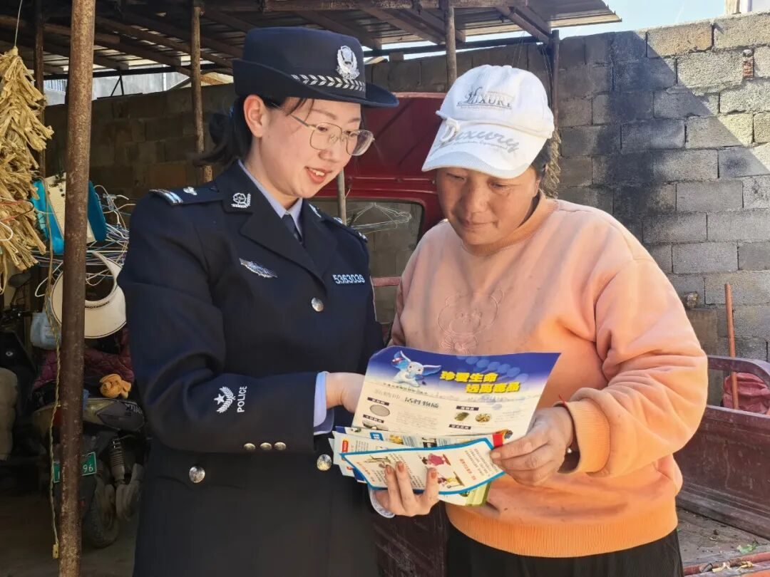 以法治宣传为牵引打开“五项工作”新局面